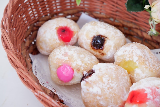 Délicieux beignets à billes remplis de saveur en arrière-plan