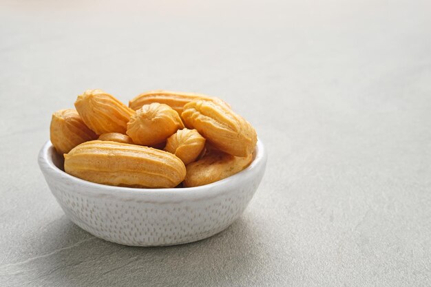 Délicieux biscuit soes au fromage Soes Kering également connu sous le nom de biscuits choux au fromage Mise au point sélectionnée