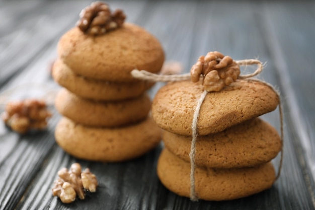 Délicieux biscuits à l'avoine sur table closeup