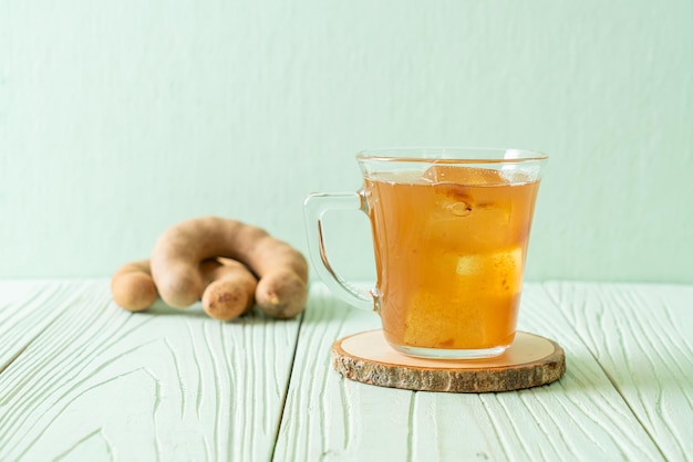 Délicieux boisson sucrée jus de tamarin et glaçon - style de boisson saine