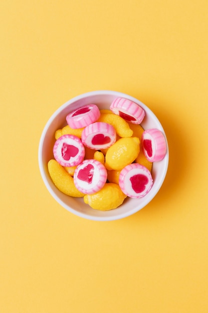 Photo délicieux bonbons en forme de coeur