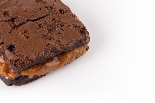 Délicieux brownie au chocolat sur la table