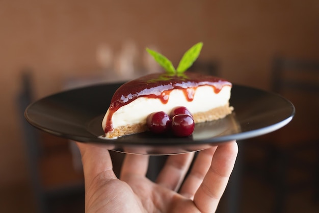 Photo délicieux cheesecake aux fruits rouges