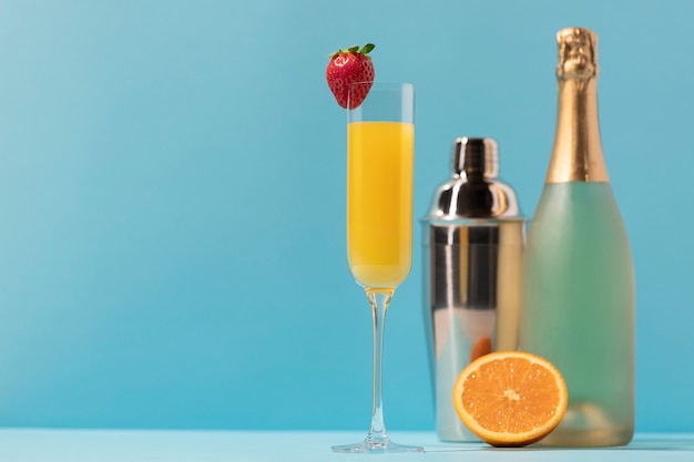 Délicieux cocktail mimosa à la fraise