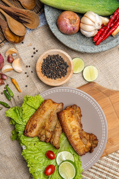 Délicieux et croustillant Samcan Goreng ou Fried Pork Belly de Medan North Sumatra