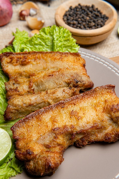 Délicieux et croustillant Samcan Goreng ou Fried Pork Belly de Medan North Sumatra