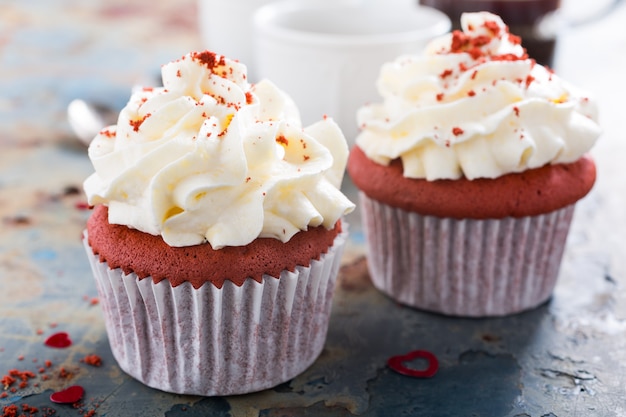 Délicieux cupcakes de velours rouge