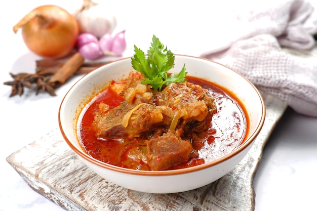 délicieux curry de mouton, plat de la cuisine indienne