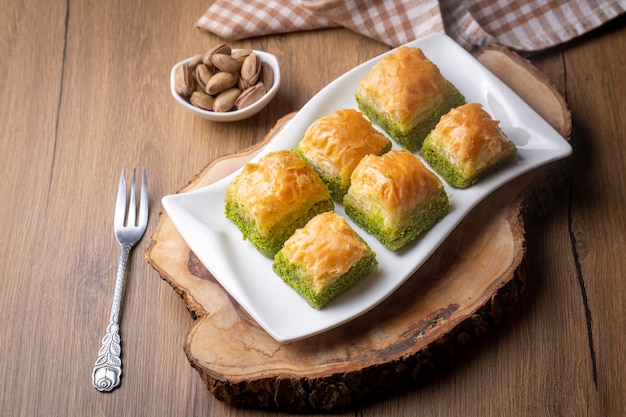 Délicieux dessert turc traditionnel; baklava à la pistache (nom turc; kuru baklava)