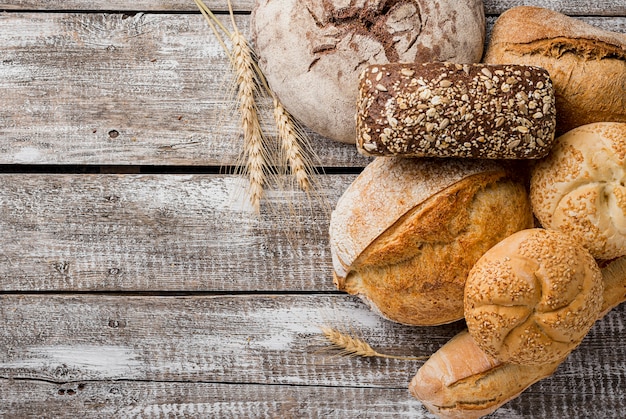 Photo délicieux espace de copie de pain blanc et de grains entiers