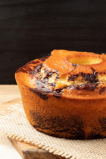 Délicieux gâteau au chocolat et à la vanille.