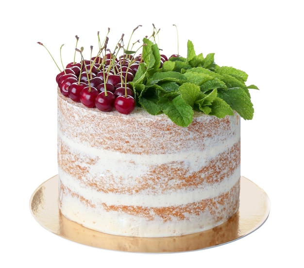 Délicieux gâteau aux cerises sur fond blanc