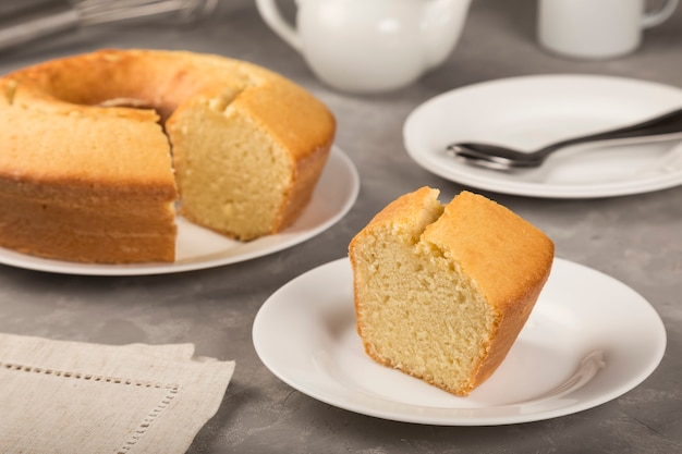 Délicieux gâteau fait maison sur la table