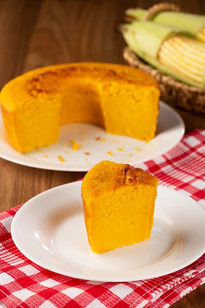 Délicieux gâteau de maïs sur la table