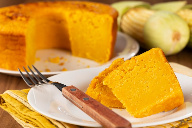 Délicieux gâteau de maïs sur la table