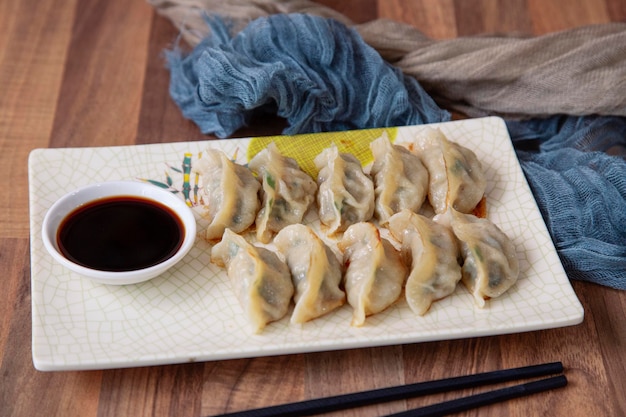 Délicieux gyozas grillés à la sauce soja