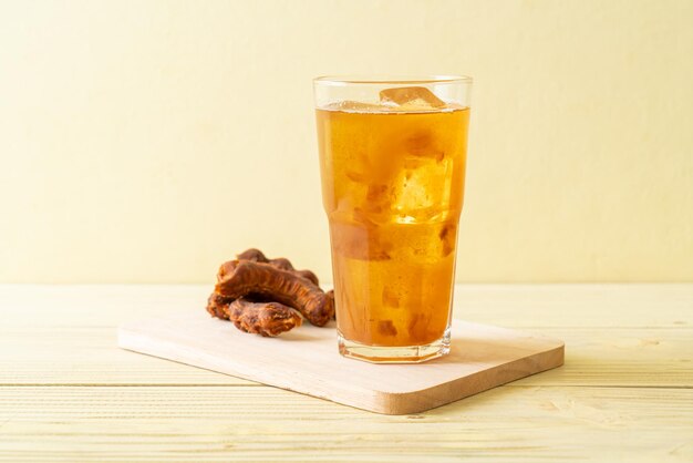 Délicieux jus de tamarin de boisson sucrée et glaçon