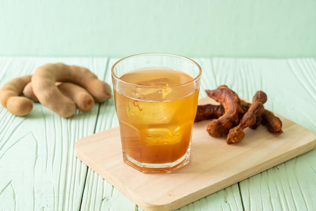 Délicieux jus de tamarin de boisson sucrée et glaçon