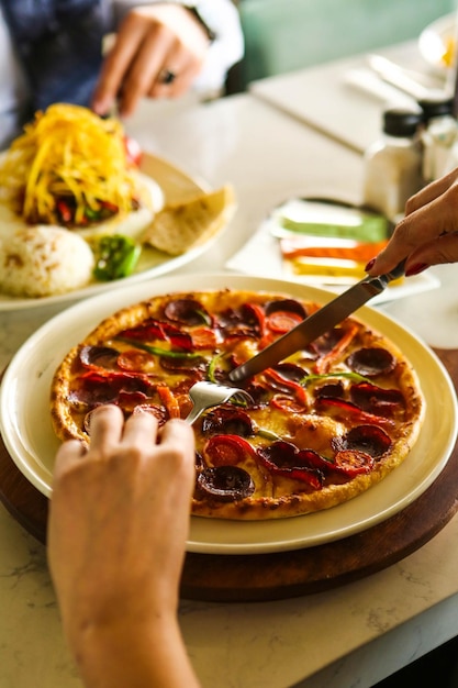 Photo délicieux mélange de pizza cuisine italienne