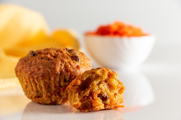 Délicieux Muffins à La Citrouille Sur Fond Blanc Gâteaux Faits Maison Pour Une Alimentation Saine