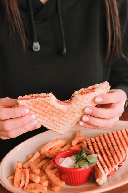 Délicieux petit-déjeuner toast turc traditionnel