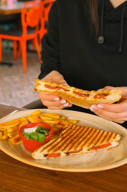 Délicieux petit-déjeuner toast turc traditionnel