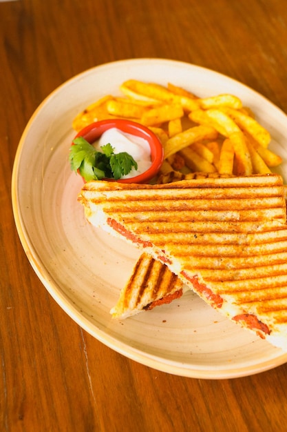 Délicieux petit-déjeuner toast turc traditionnel