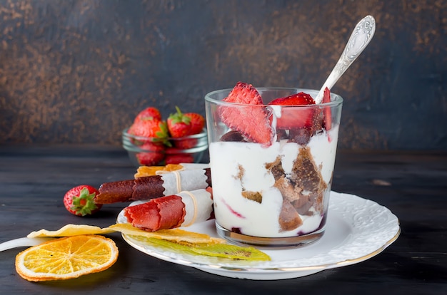 Délicieux petit dessert dans un verre