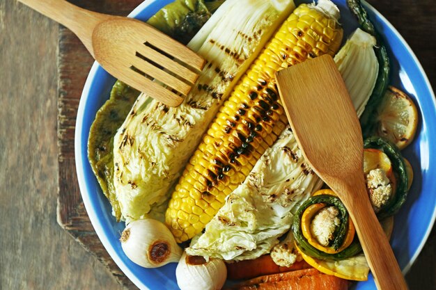 Photo un délicieux plat de légumes grillés