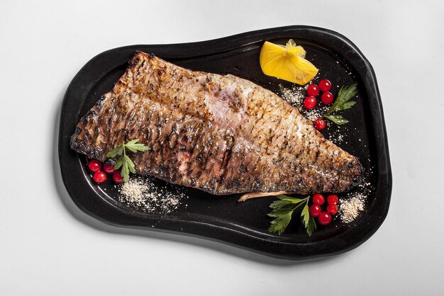 délicieux poisson cuit avec des légumes haute qualité et résolution beau concept photo