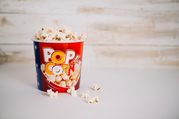 Photo délicieux pop-corn dans le seau