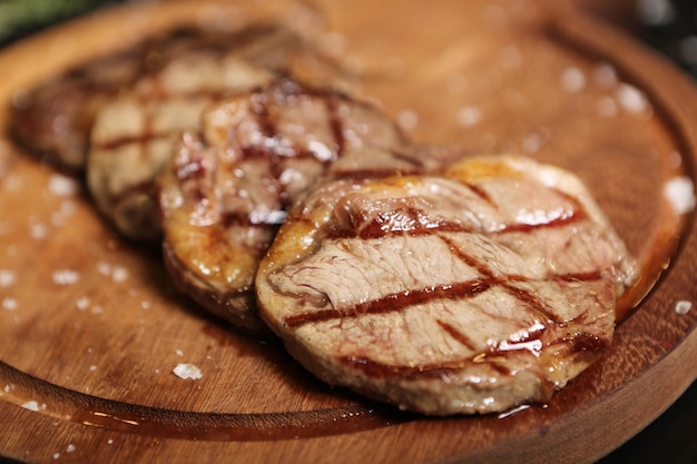 Délicieux repas de viande sur la table