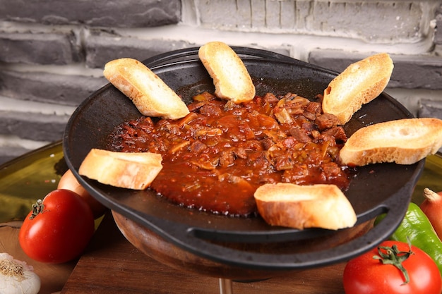 Délicieux repas de viande sur la table