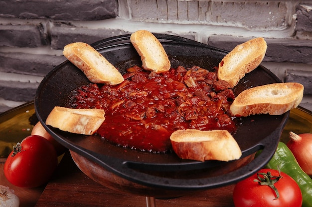 Délicieux repas de viande sur la table