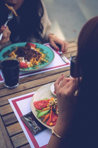 Délicieux repas de viande sur la table