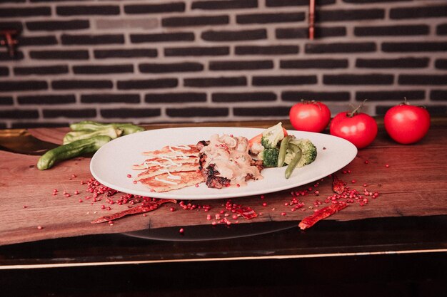 Délicieux repas de viande sur la table