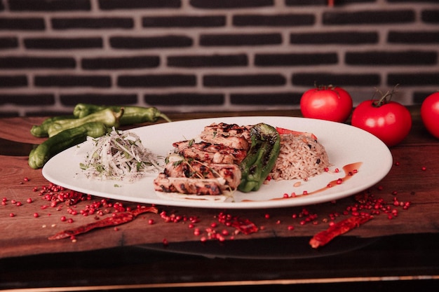 Délicieux repas de viande sur la table