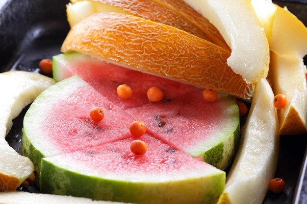 Délicieux et sain pastèque et melon gros plan tas de tranches de pastèque et de melon en arrière-plan des aliments sains végétariens