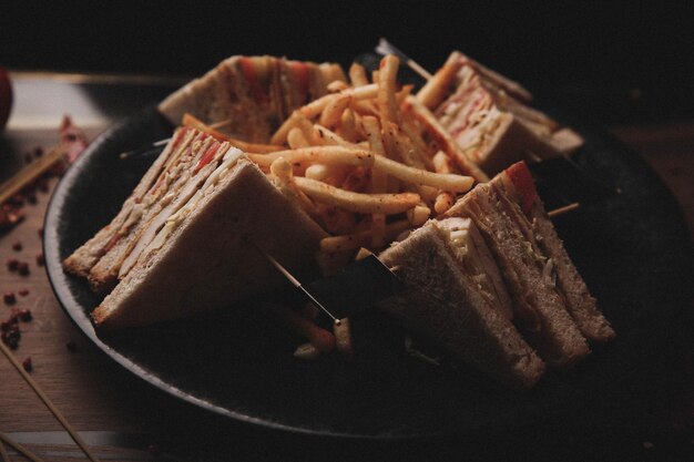 Photo délicieux sandwich avec frites, petit-déjeuner.