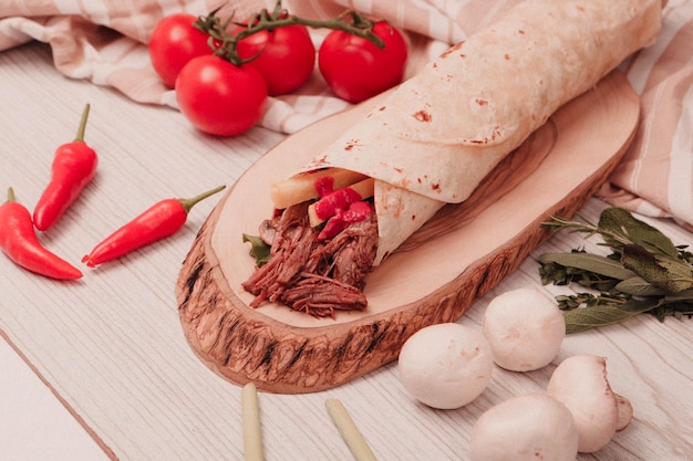 délicieux sandwich à la viande dure kebap turc wrap