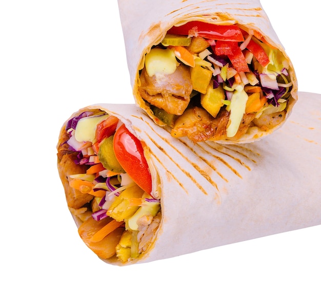 Délicieux shawarma sur isolé sur fond blanc