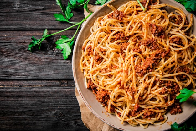 Délicieux spaghetti bolognaise au persil