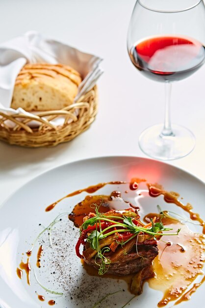 Délicieux Steak De Boeuf Aux Légumes Dof Peu Profond