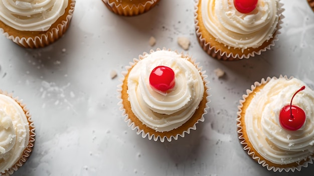 Delicious Homemade Vanilla Cupcakes avec Creamy Frosting et une cerise sur le dessus Parfait pour les fêtes et les célébrations Image de haute qualité AI