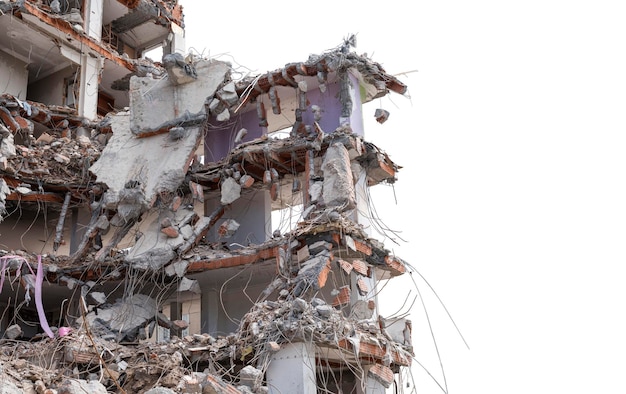 Démontage d'une façade de maison