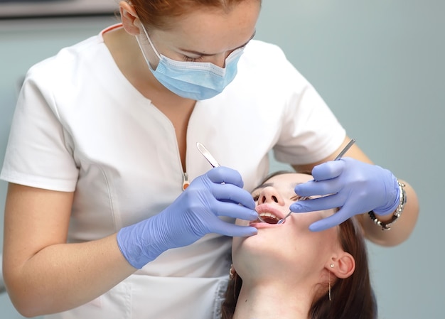 Dentiste femme, vérification, patient, girl, dents