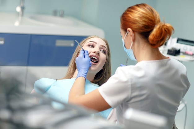 Dentiste femme, vérification, patient, girl, dents