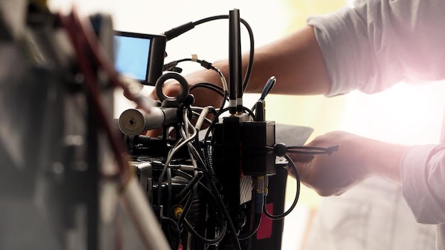 Derrière la caméra vidéo haute définition 4k filmée par l'équipe de tournage dans la production d'un grand studio.