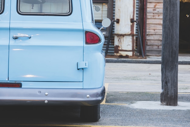 Derrière la voiture classique