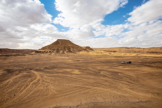 Désert noir et blanc Baharia Egypte